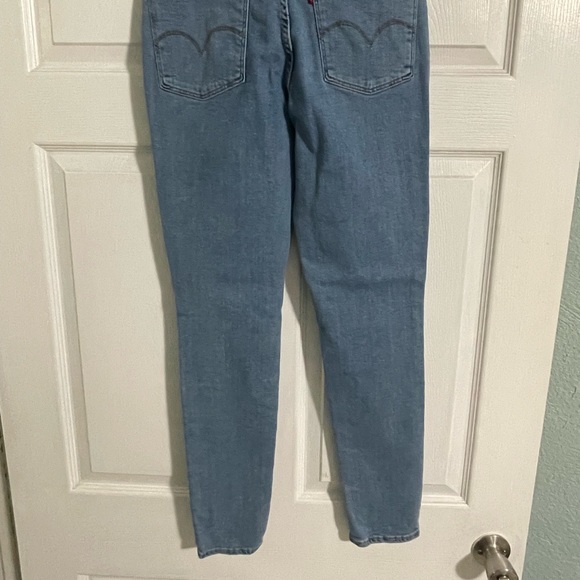Levi’s woman’s 721 High Rise Skinny Jean - 29 - Picture 8 of 12